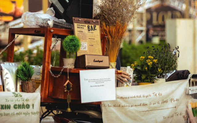 Xe Cafe Tự Do - Cổng Cung Hữu Nghị Việt Tiệp