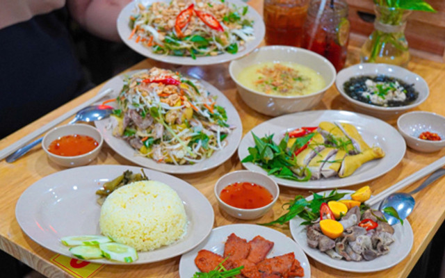 Cơm Gà Hải Nam Tam Kỳ 142 - Cháo, Gỏi & Miến Gà Trộn - 17 Thạch Lam, Tân Phú