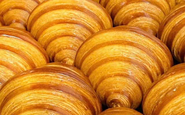 Lò Bakery - Lò Bánh Ngàn Lớp - Lạc Long Quân