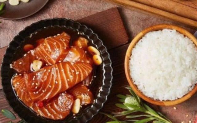 Cá Hồi Ngâm Tương - JK Kitchen