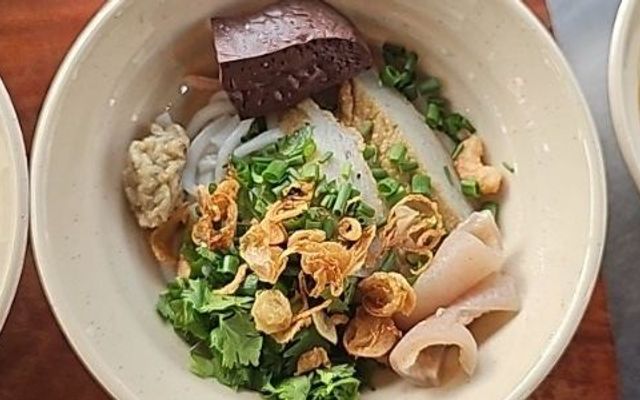 QUÁN BÀ 8 TÂN HƯNG - BÁNH CANH CHẢ CÁ