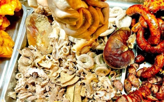 Cô Ba Cháo Lòng Dồi Sụn - Lòng Luộc