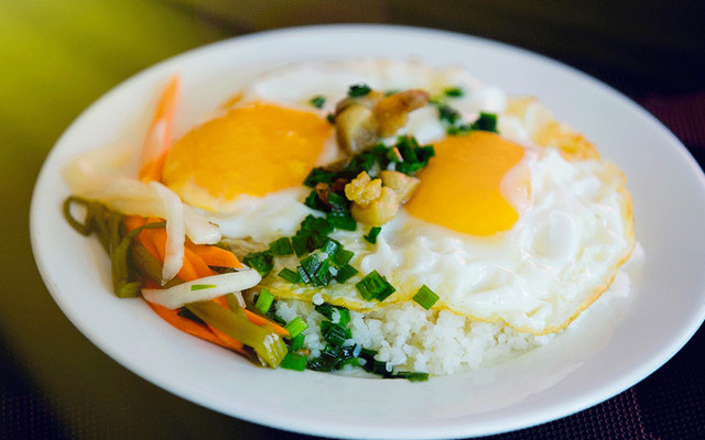 Tài Ký Quán - Cơm Gà Xối Mỡ & Mì Xào Giòn - 120 Lê Văn Nghề