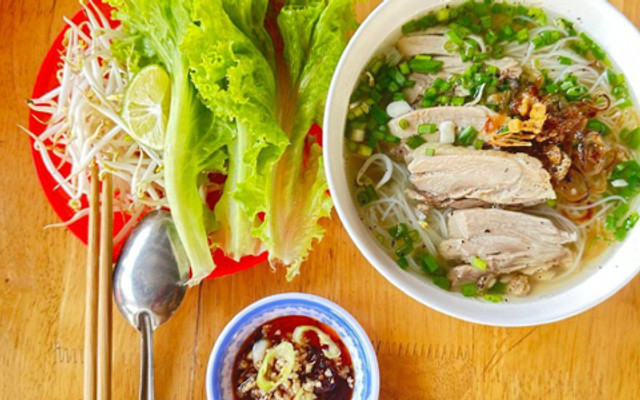 Hủ Tiếu Gà Xá Kén Hồng Nhung