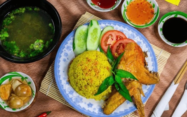 Cơm Gà Trình 52 - Cơm Gà Xé Phay Dĩ An