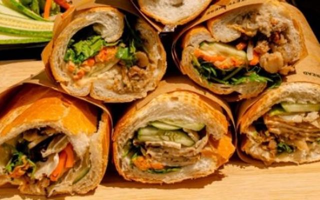 Bánh Mì PHA - Xôi Pate, Mì Trộn Indomie & Coffee - Nguyễn Kiệm