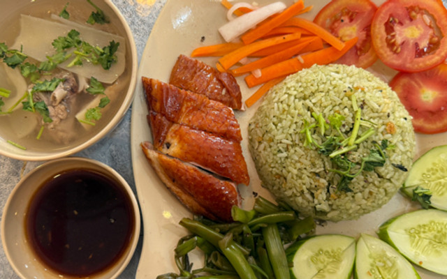 Vịt Quay Tỳ Bà Da Giòn Tao Ngộ - Cơm Chiên Lá É