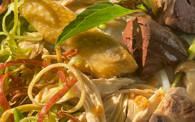 Bún Gà Chanh Ớt Vi Vi