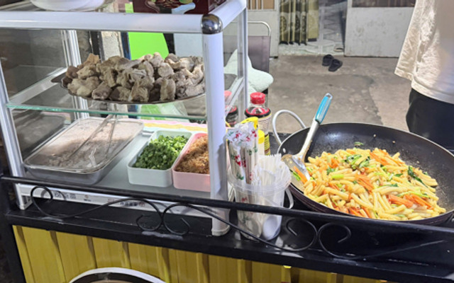 Tiệm Nhà Út - Cháo Sườn, Cháo Thịt Bằm & Nui Xào - Hẻm 21 Đường 11