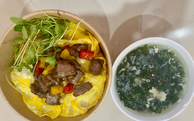Thỏ Nè - Cơm Bò Phủ Trứng & Canh Rong Biển - Trần Thị Trọng