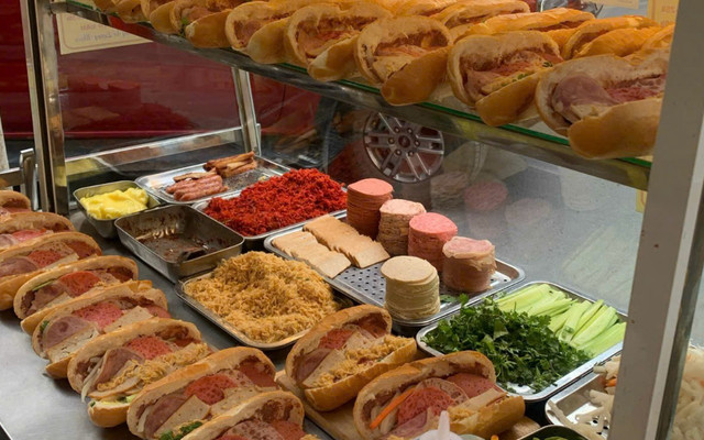 Bánh Mì Sài Gòn Hương Giang - 242 Hoàng Văn Thái (Cơ sở 1)
