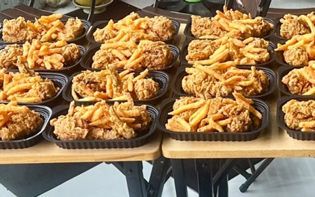 Mr. Thịnh - Gà Rán & Khoai Lang Lắc - Trần Quốc Hoàn