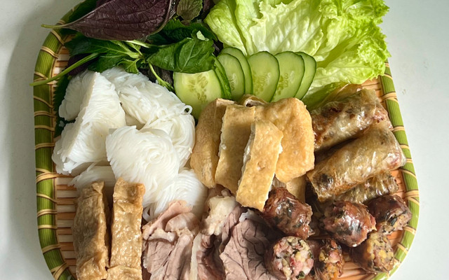 Bún Đậu Mắm Tôm Cô Út