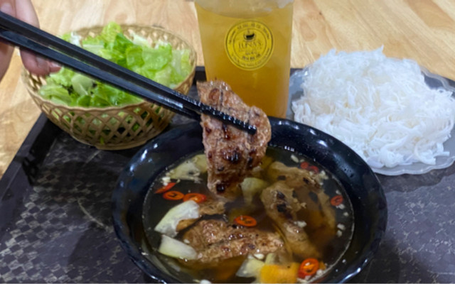 Luna’s Mỳ Cay, Bún Chả & Trà Chanh