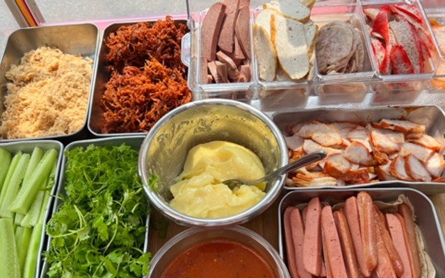 Bánh Mì Sài Gòn - Nước Ép