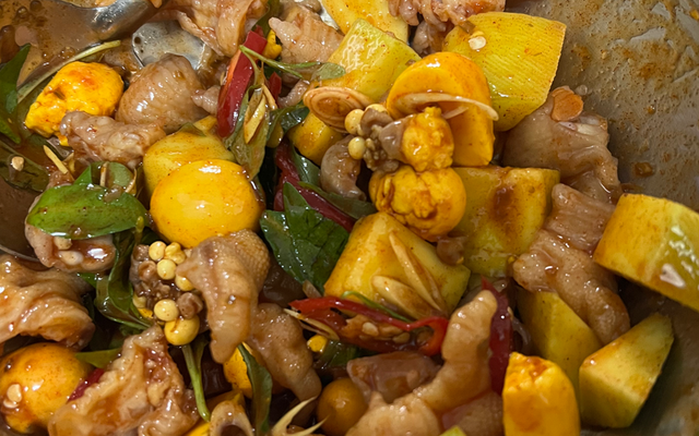 Chân Gà Sốt Thái - Tô Ngọc Vân