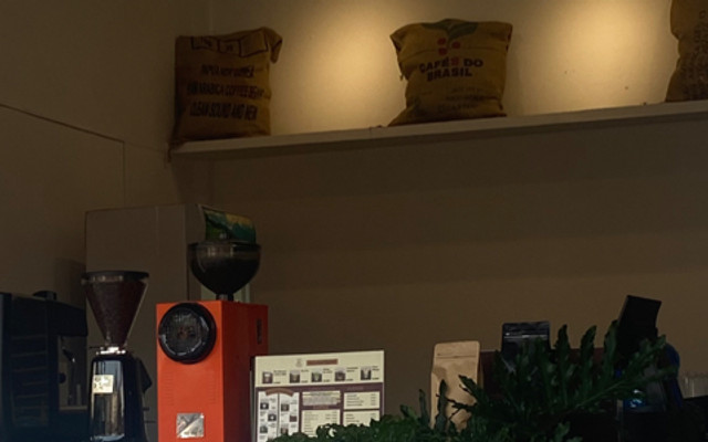 Ấm Manual Coffee Roasters - Trần Hoàng Na