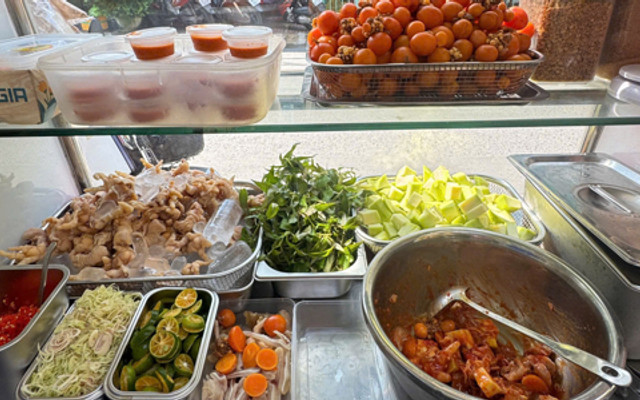 Ăn Vặt Phong Phú - Chân Gà Sốt Thái & Sả Tắc