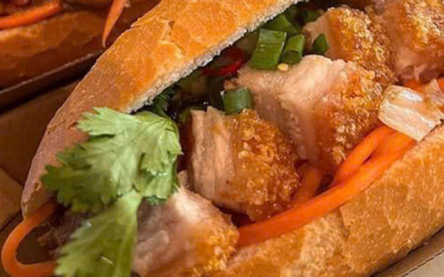 Bánh Mì Heo Quay Tuyền Ký - Võ Oanh