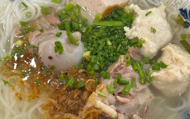 Tí Em - Bún Riêu Ốc, Bún Mọc & Món Xào