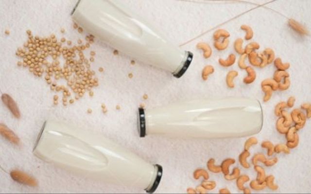 Sữa Hạt, Cà Phê & Bánh Mì - Nhà Kem - Lê Văn Lương