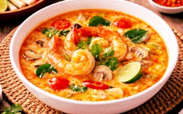 Yum Yum 28 - Bún Thái Hải Sản & Mì Tomyum Bò