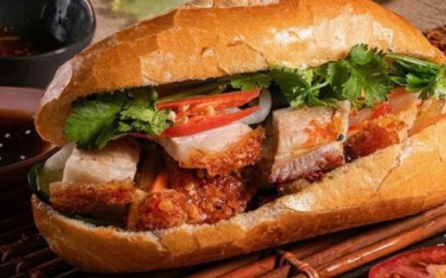 Bánh Mì Thịt Nướng - Cách Mạng Tháng 8