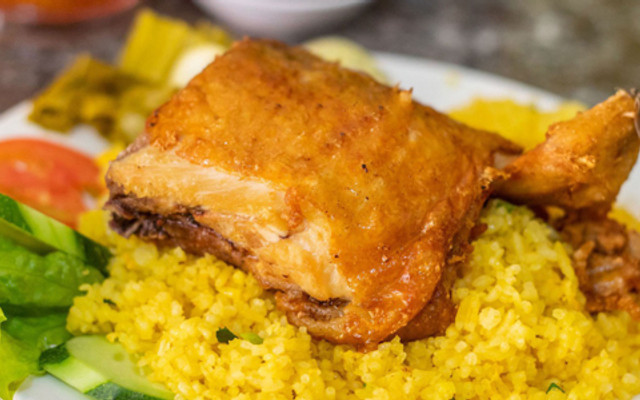 Cơm Gà Xối Mỡ - Phong Bụi