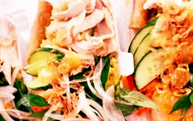 Đang Ăn Cơm Gà - Cơm Tấm - Phong Châu
