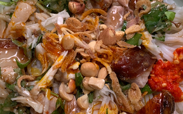 Bé Tây - Food & Drink