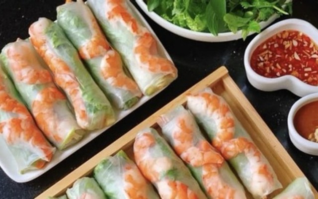 Gỏi Cuốn Tôm Thịt, Phở Cuốn & Hoa Quả Lắc Muối - Tiệm Nhà Dâu Tây