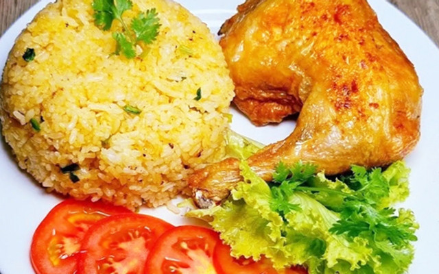 Cơm Gà Xối Mỡ Moon - Quốc Lộ 13
