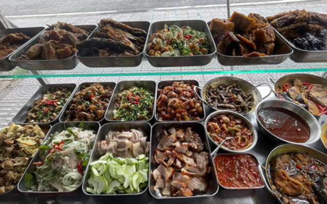Cơm Bình Dân - 65B Đào Tấn, Huế