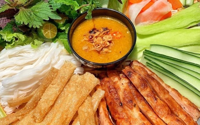 Nem Nướng Nha Trang - Em Yến