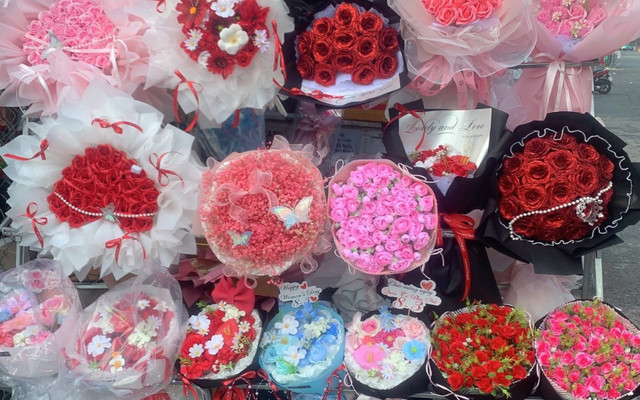 Tạp Hoá Liêm Tuyết - Flowers 玫瑰花 & Shop Hoa Sáp - Khu Phố Chiêu Liêu