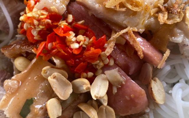 Xôi, Mỳ & Cá Viên Chiên - 122 Lê Duẩn