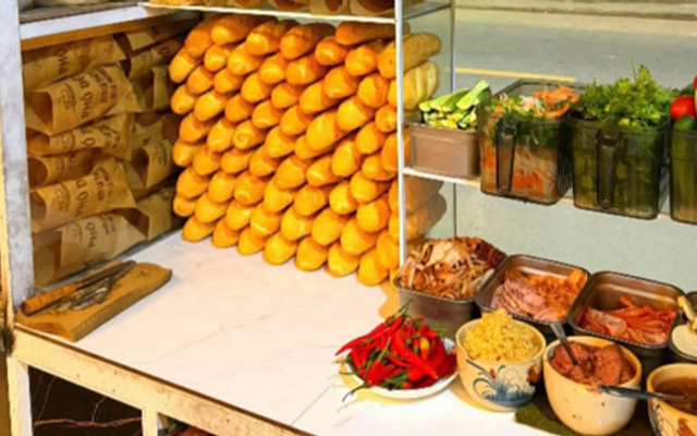Tiệm Nhà Ruby - Bánh Mì Kẹp & Trà Trái Cây