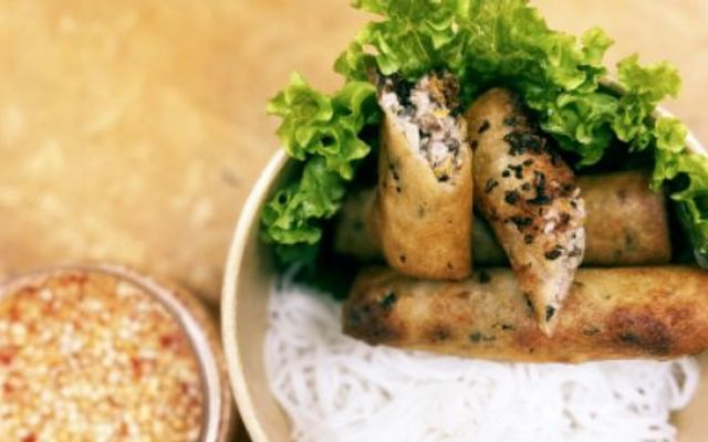 Bún Chả Giò Cô Uyên