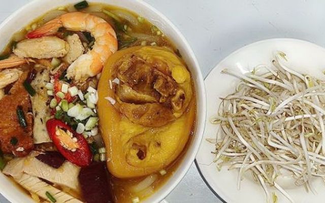Quê Em - Cơm niêu & Lẩu - Phan Xích Long