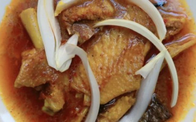 Cơm Cà Ri Gà Ta & Chả Lụa Sóc Trăng - Trần Hưng Đạo