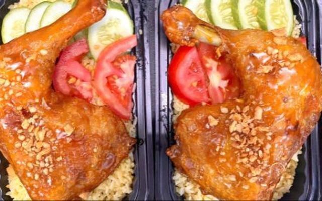 Cơm Gà Xối Mỡ & Pizza - Bé Sam