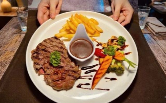Red Steak - Bò Bít Tết, Mì Ý & Cơm Chiên