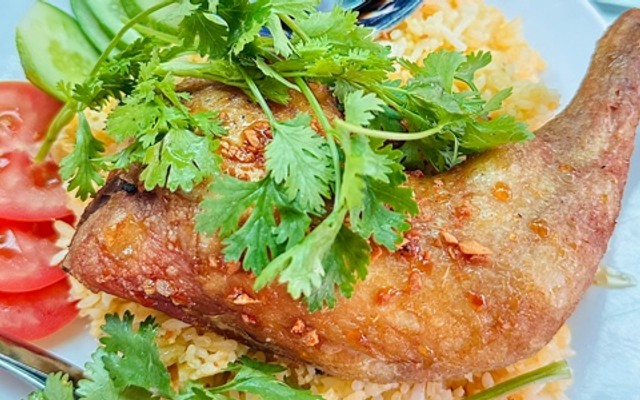 Tiệm Cơm Nhà Mình - Cơm Gà Sốt Mắm Tỏi