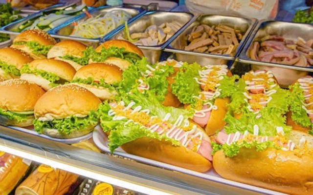 Anh Quân Bakery - 42 Huỳnh Ngọc Huệ