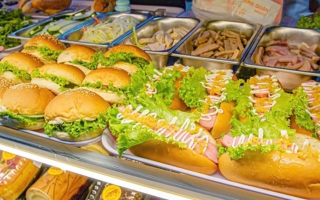 Anh Quân Bakery - 90 Phạm Như Xương