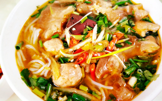 Bà Nhựt - Bún Bò
