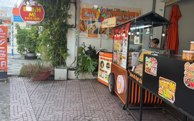 Bánh Mì Thịt Nướng Cô Quỳnh