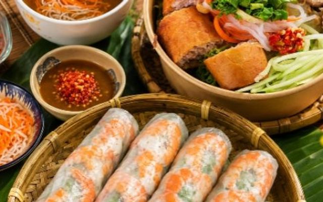 Bún nước tương & Bún thịt xào - Cô Tư