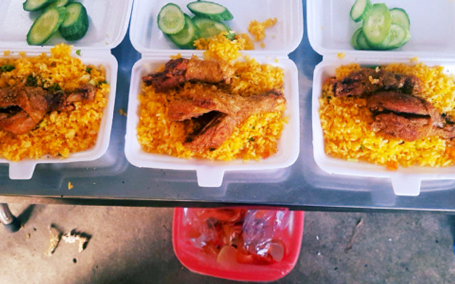 TIỀN KÝ - Cơm Gà Xối Mỡ, Cơm Sườn Chua Ngọt & Cơm Chiên Cá Mặn