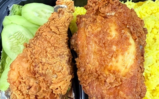 Bếp Thanh - Cơm Gà Xối Mỡ - Triều Khúc